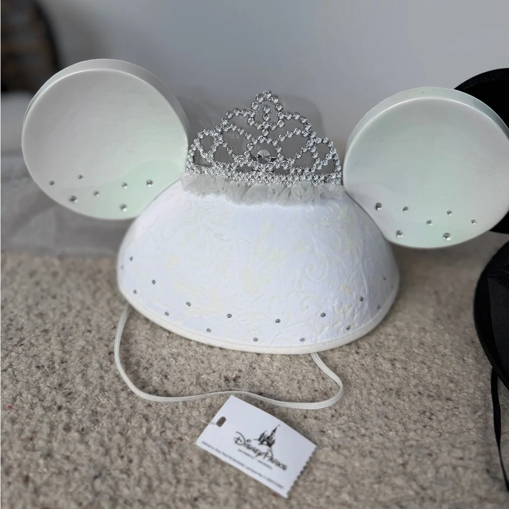 Disney White Mickey Ears Hat - Picture 2 of 7